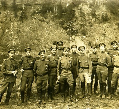 4 й с права Иванов Павлов Ф.В. июнь август1916 год 147пехотный полк,  , Карпаты, (2)