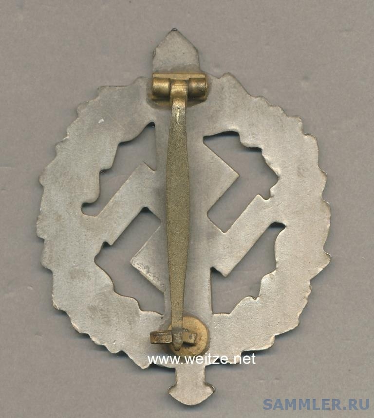 Эта награда приходит из трех сувенирных листов ордена британских войск оккупационных в Люденшайде до 1945. 180е.jpg