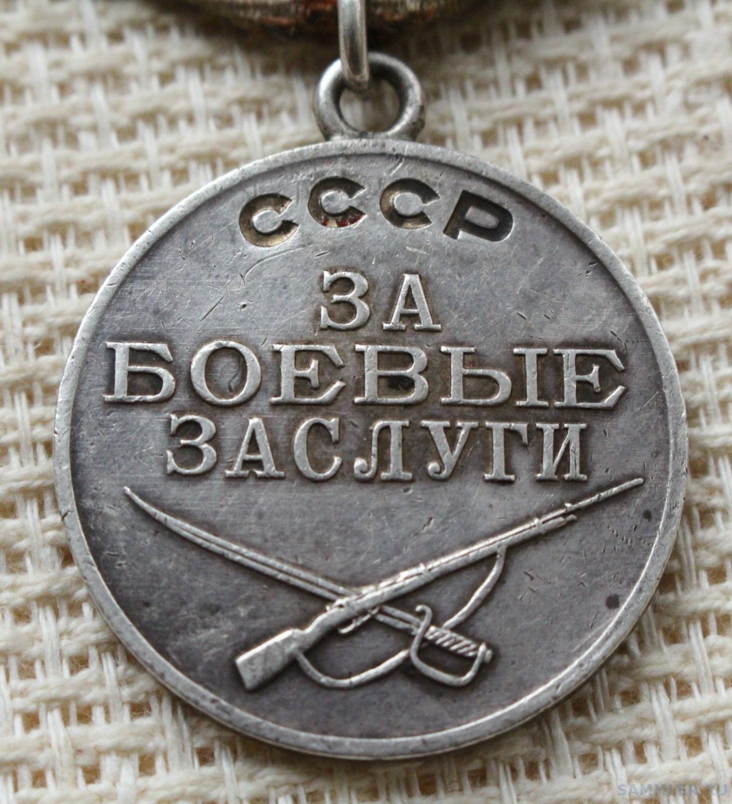 Заслуга ценить. Медаль за боевые заслуги 1943. Медаль за боевые заслуги 1942. Медаль за боевые заслуги 1943 год. Медаль "за боевые заслуги".
