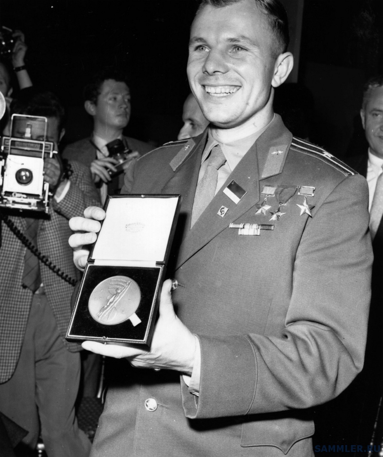 Гагарин - памятная медаль астрономической ассоциации - 11.07.1961 2.jpg