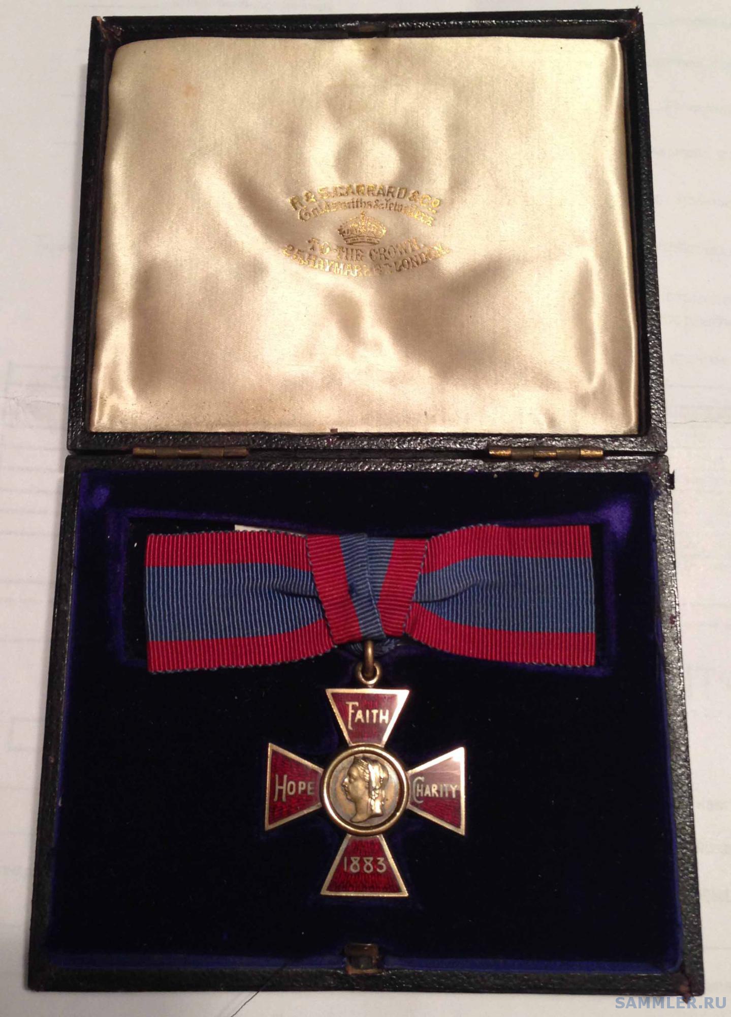 Royal Red Cross, 1st Class, V.R. box.JPG
