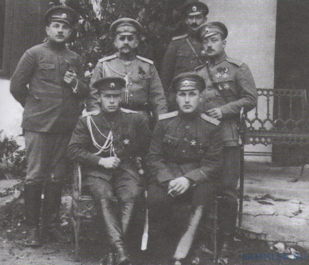1049px-Группа_офицеров_Чехословацкой_дружины,_1917.jpg