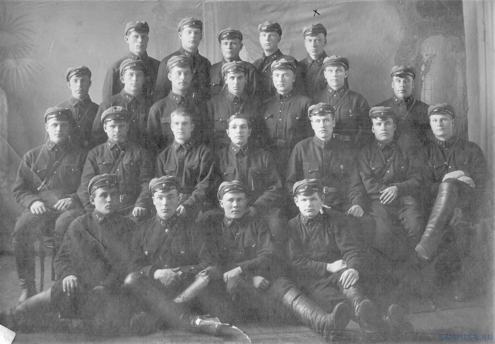Группа курсантов школы старшего начальствующего состава милиции. Город Омск. 1930 год.jpg