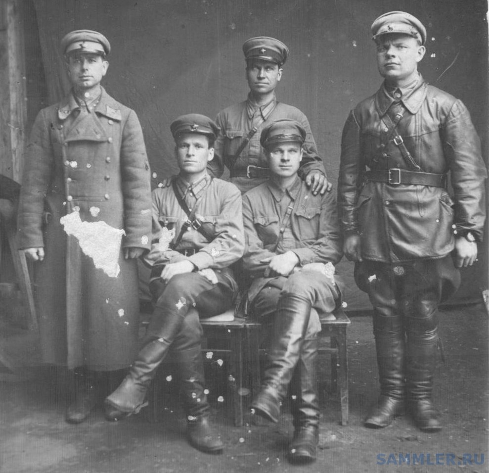 Фотопортрет групповой работников милиции перед отправкой на фронт в 1942 г..jpg