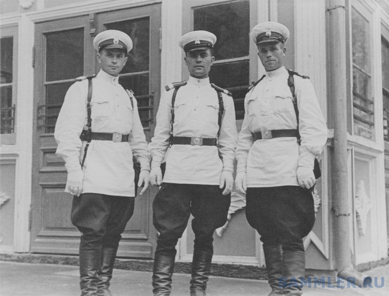 Милиционеры в Троице-Сергиевой лавре 1949.jpg