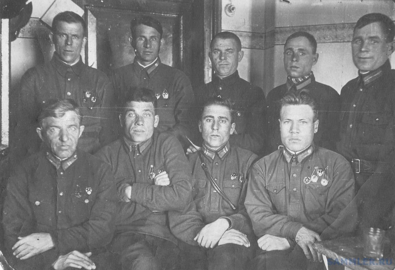 Командиры отделения Ведомственной милиции при Арженской суконной фабрике 1937 г..jpg