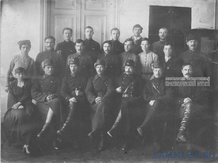 Работники городской милиции г. Новониколаевска. Начальник милиции Матузов Ф.А. 1920-21.jpg