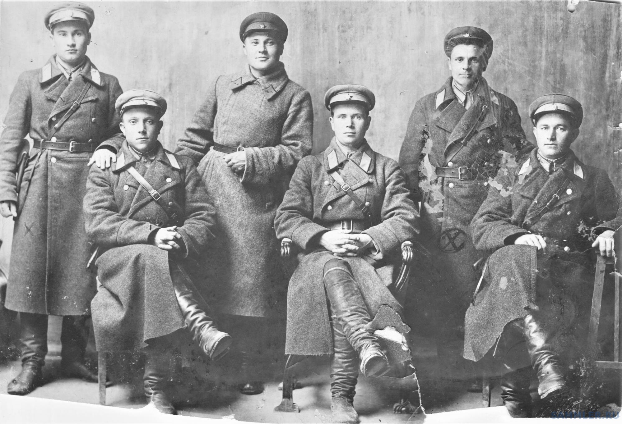Группа работников милиции г. Евпатории, 1940 г., среди них Зигунов и Панасенко И.П. - участники Евпаторийского десанта в 1942 г..jpg