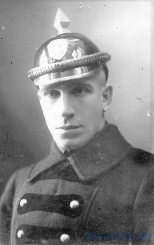 Владимир Калистратович Степанов в дни отпуска на 5-м году службы в органах милиции 1922.jpg