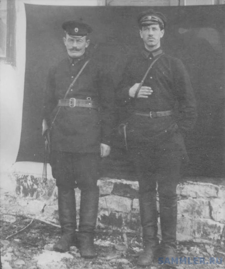 Народные милиционеры Карл Изайтис слева и Соломенный. 23 июля 1929 г..jpg
