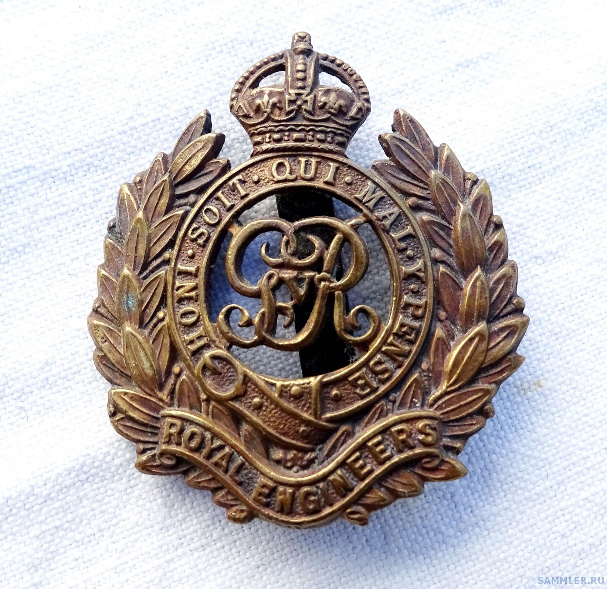 Cap-badge-Royal-Engineers-George-V-WW1-5.jpg