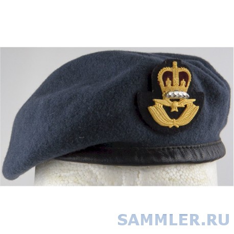 beret-royal-air-force-officers-with-cap-badge-with-queen-elizabeths-crown-gilt-and-enamel-hat-cap-or-helmet.jpg