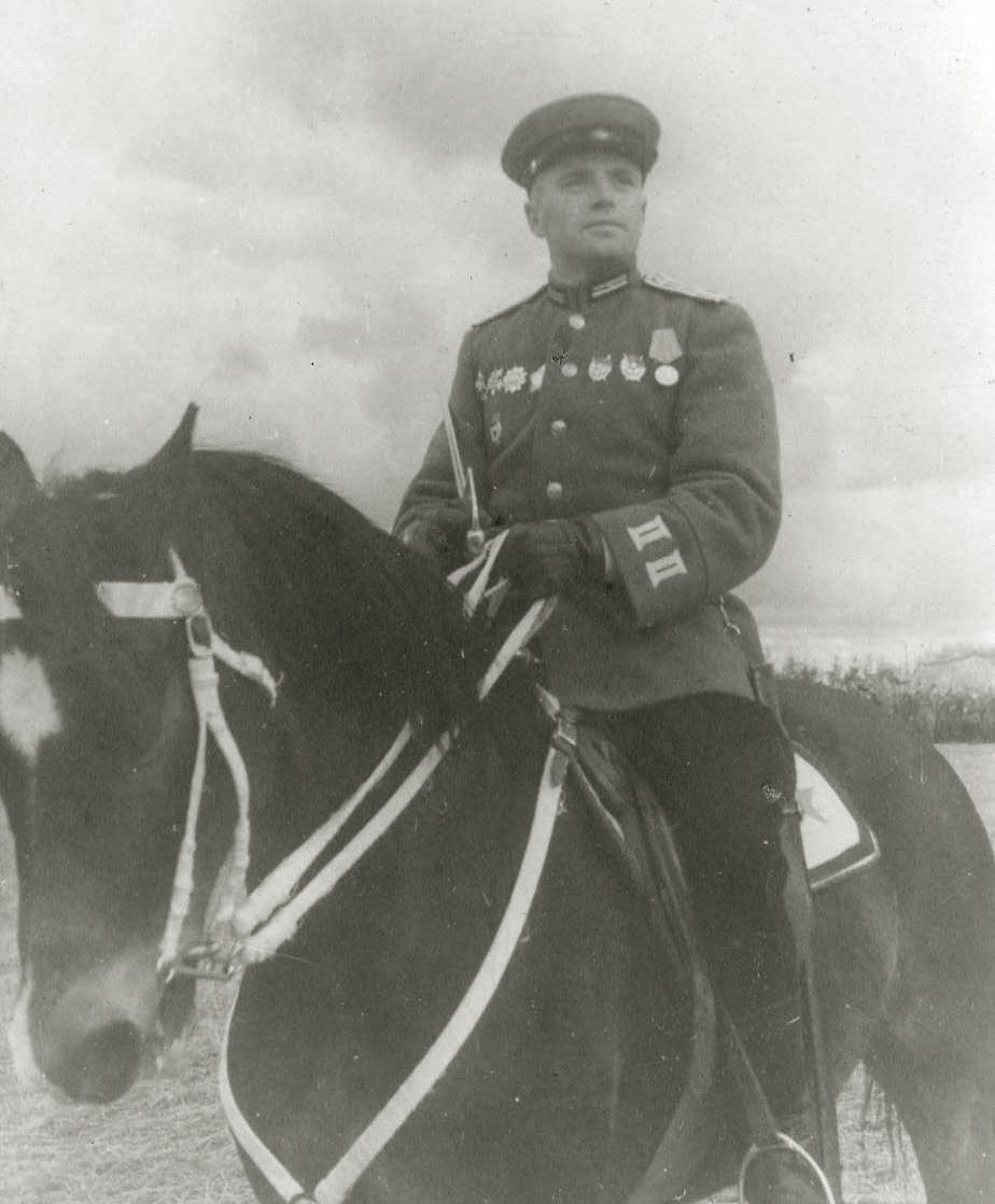 Офицер в кавалерии 8 букв