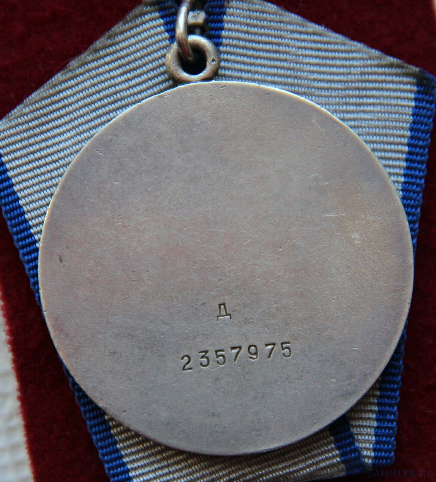 За отвагу выплаты 2023. Медаль за отвагу РФ. Медаль за отвагу 1995. Медаль за отвагу 1995 год. Медаль за отвагу штихельная.