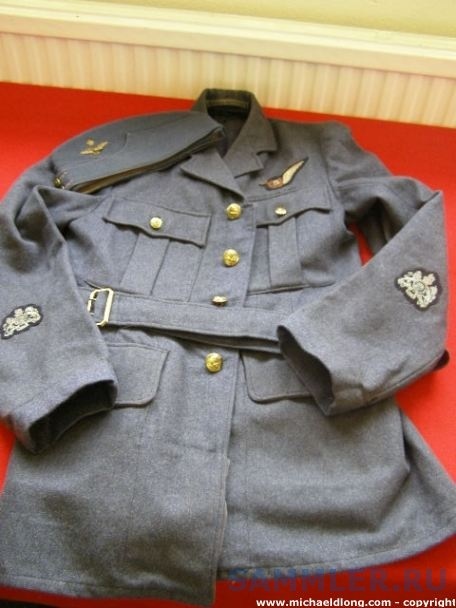 Royal Air Force tunic and side cap to Warrant Officer WW2.jpg
