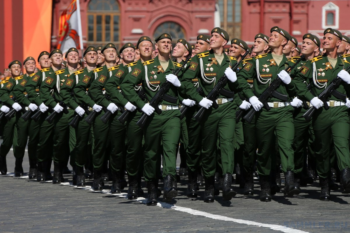 Май вс рф. Сухопутные войска Вооруженных сил Российской Федерации. Парадная форма на парад. Военная форма. Парадная форма сухопутных войск.