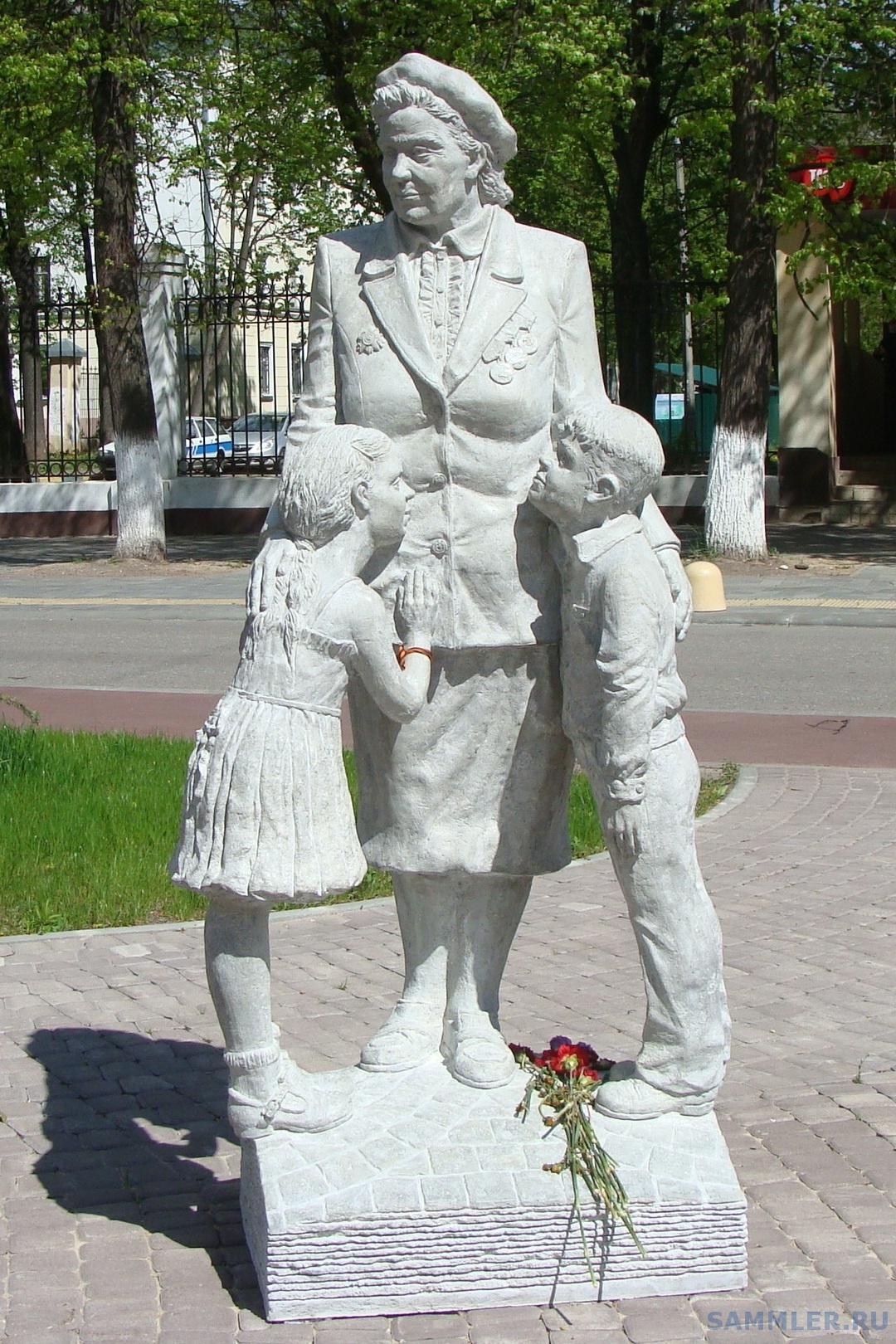 Памятник труженице тыла - Электросталь, 2020.jpg