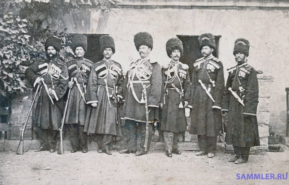 1-й слева Ляпин с ПО,полн.георг.кавалер 1869г,5 авг,Керчь.jpg