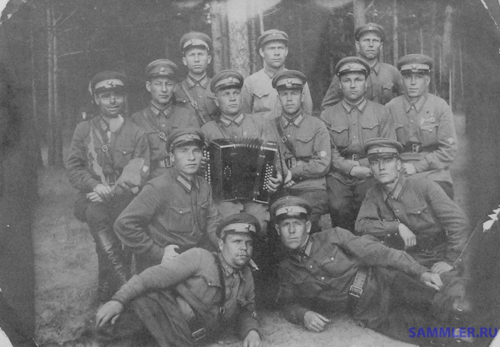Учебные сборы рабоче-крестьянской милиции. Во 2 ряду третий слева - А.И. Гутников. 1940 г..JPG