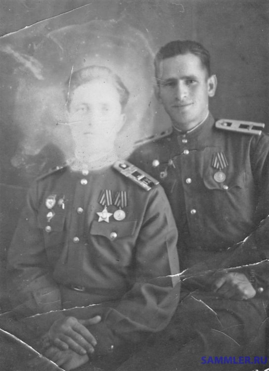 1947 Кротов А.И. справа в танковом училище курсант 3 курса Чирчик - Ташкент.jpg