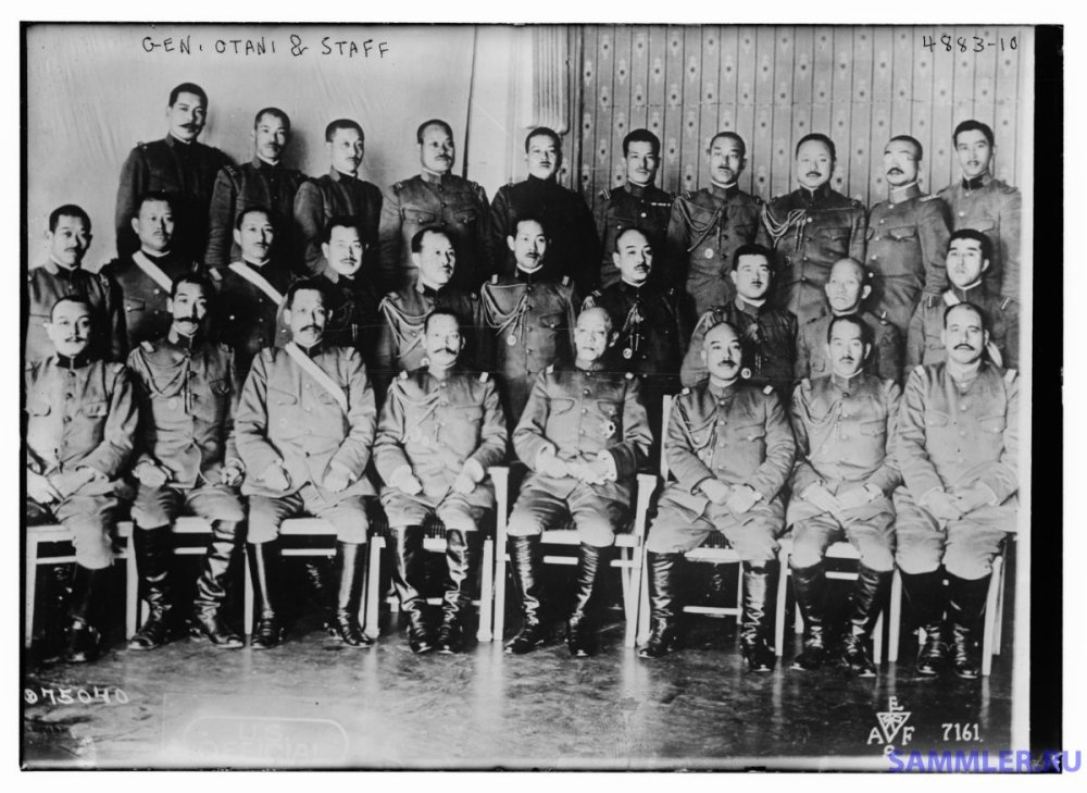 Gen._Otani_&_staff_LCCN2014708709.jpg