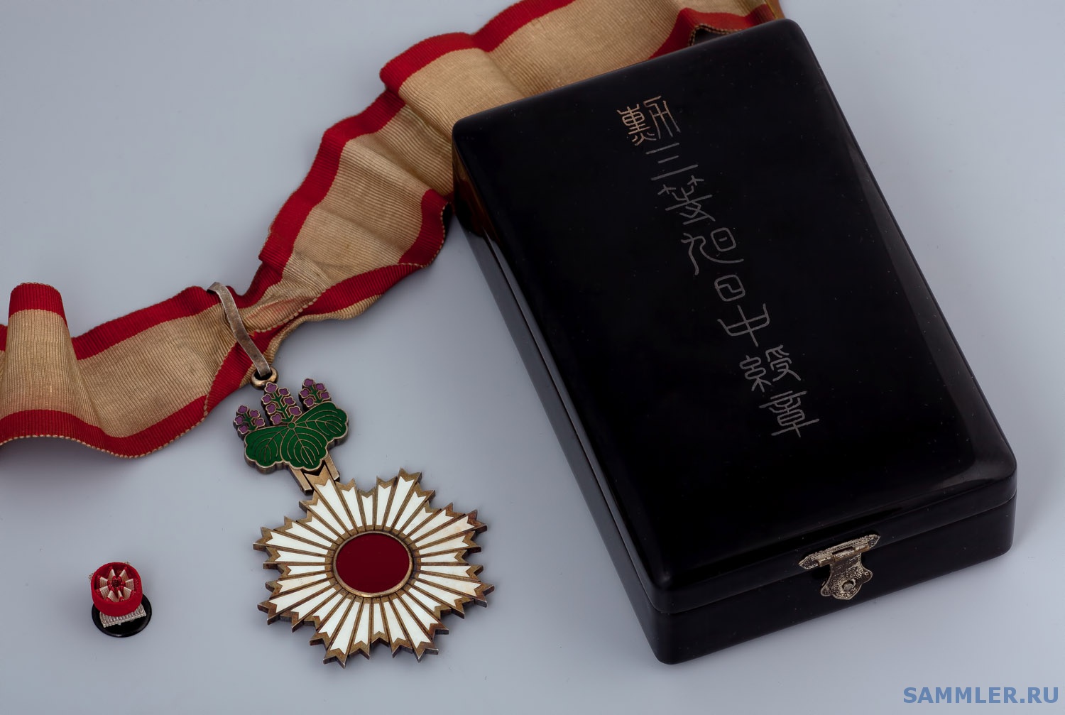 Награды японии. Японские ордена. Высшая награда Японии. Японские награды. Ордена Японии орден восходящего солнца.