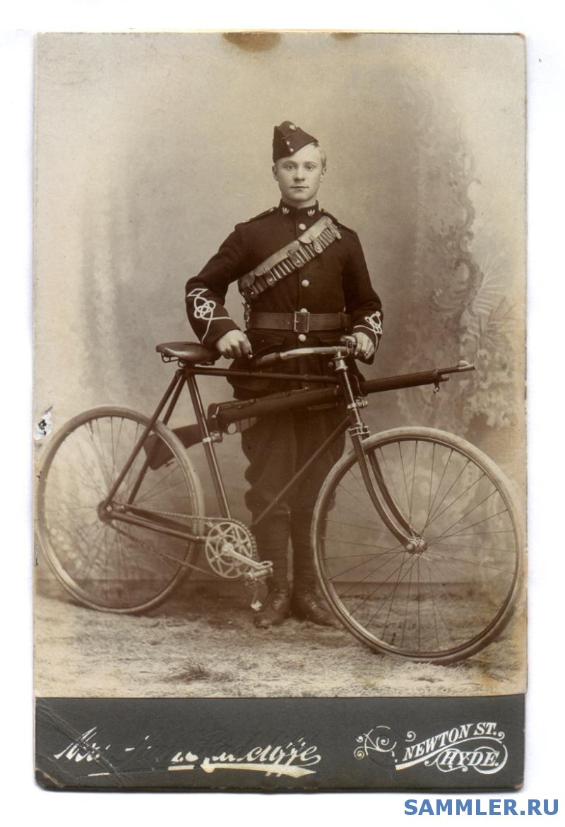 Cheshire_Regiment__s_Volunteer_Battalions_Cyclist_1900.jpg