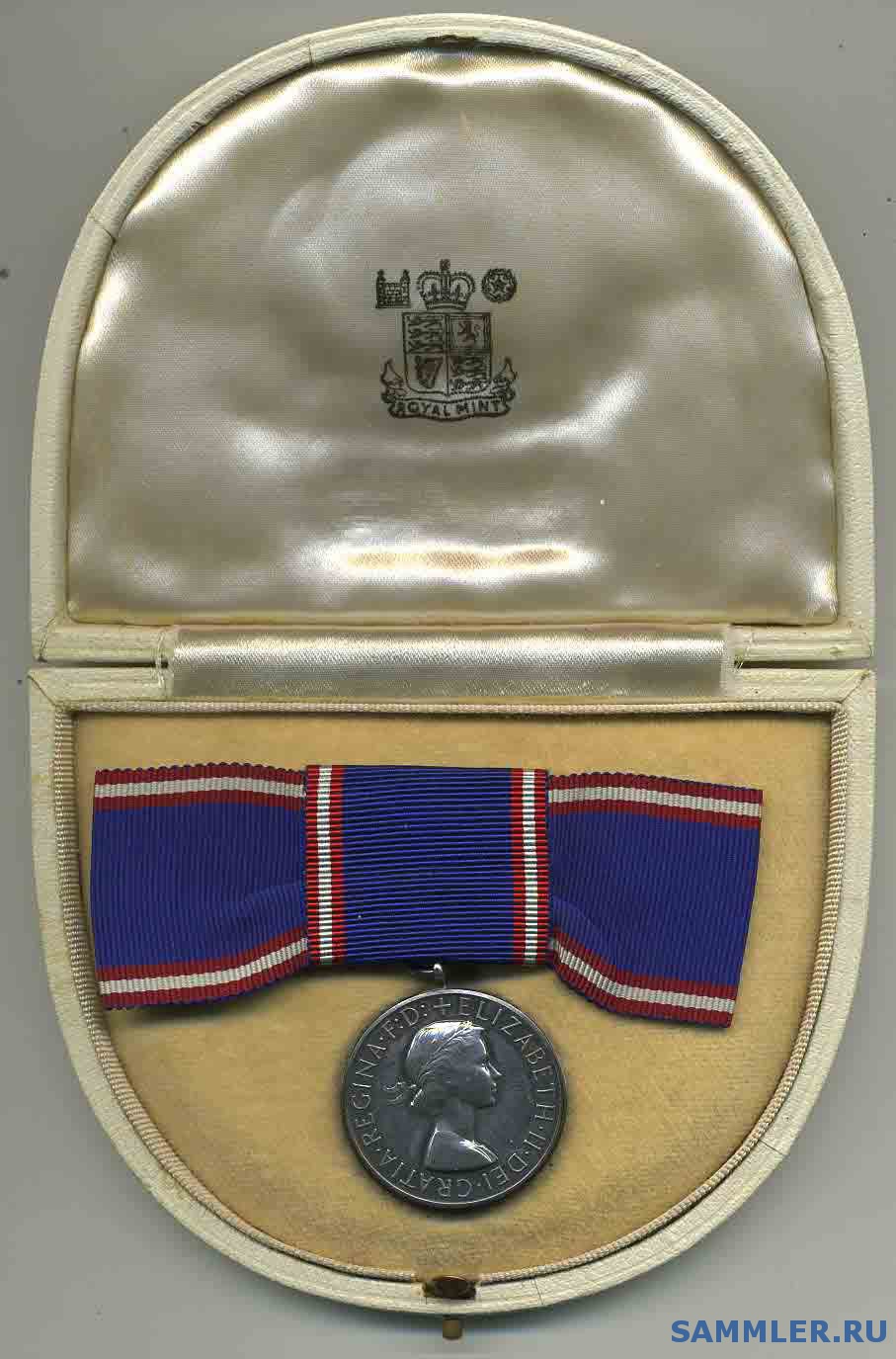 Royal_Victorian_Medal_EII.jpg